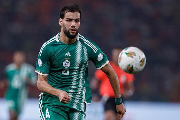 المدافع المحوري للخضر محمد أمين توقاي سيكون غائبا عن وديتي زيمبابوي والسعودية