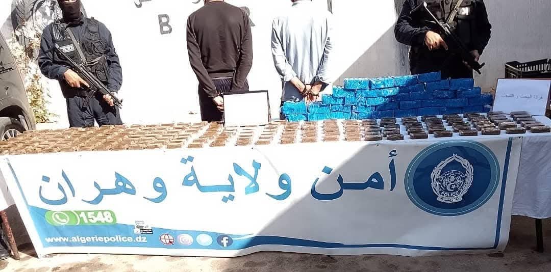 شرطة وهران تفكك شبكة لترويج المخدرات وتحجز قرابة 19 كلغ من الكيف المعالج