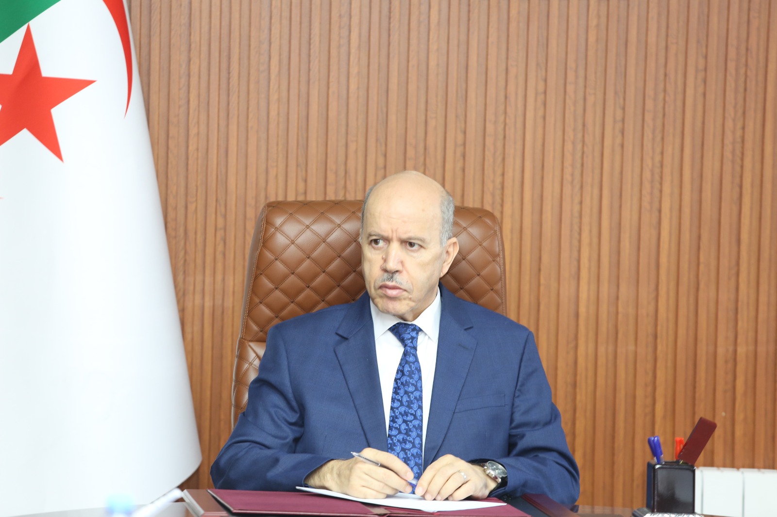 وزير العمل يامر بالتصدي للممارسات السلبية التي تتسبب في تعطيل السير الحسن للمرفق العمومي..