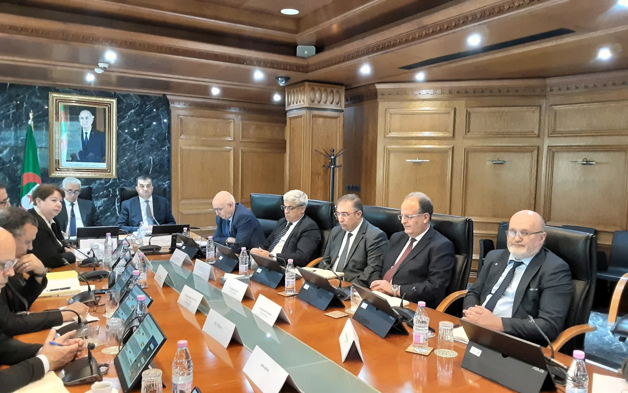 اجتماع تنسيقي لدراسة تقدم مشروع الفوسفات المدمج ببلاد الحدبة ووادي الكبريت