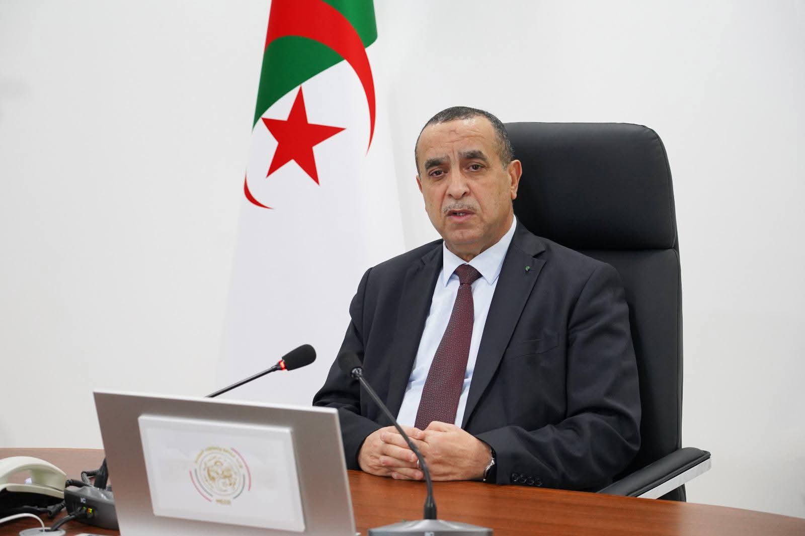 وزير الطاقة يترأس اجتماعًا لدراسة ملفات التسيير في سونلغاز