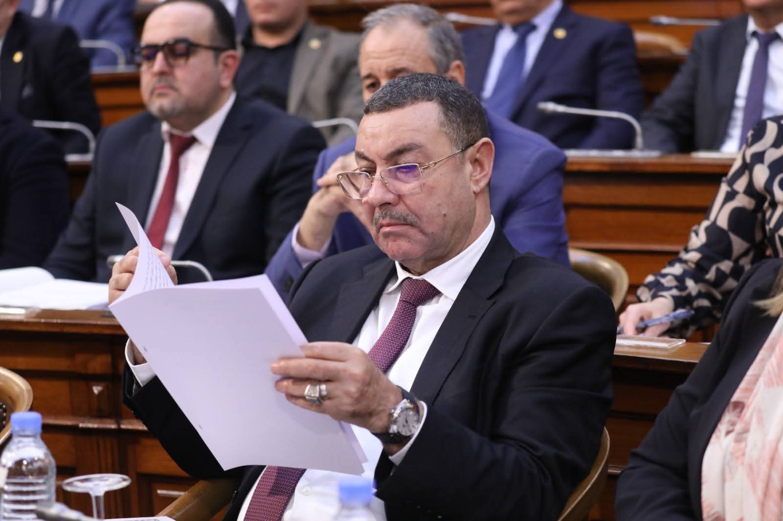 مشروع قانون للتكفل بانشغالات موظفي الجماعات المحلية.