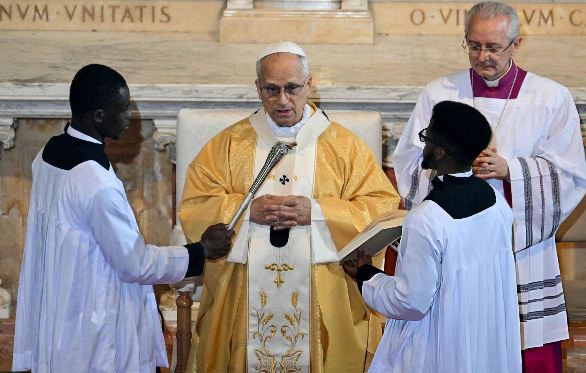 بابا الفاتيكان يشرف على قداس بكنيسة القديس أوغستين بعنابة