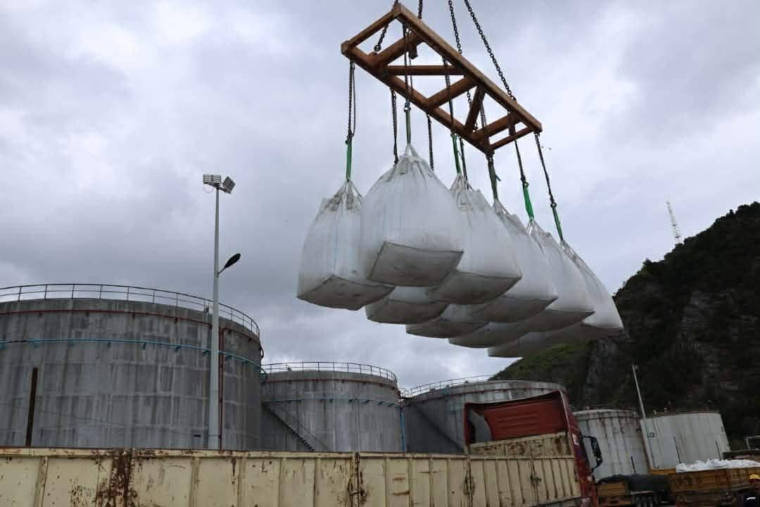 ميناء سكيكدة يصدّر 3800 طن من الإسمنت نحو الأسواق الأوروبية