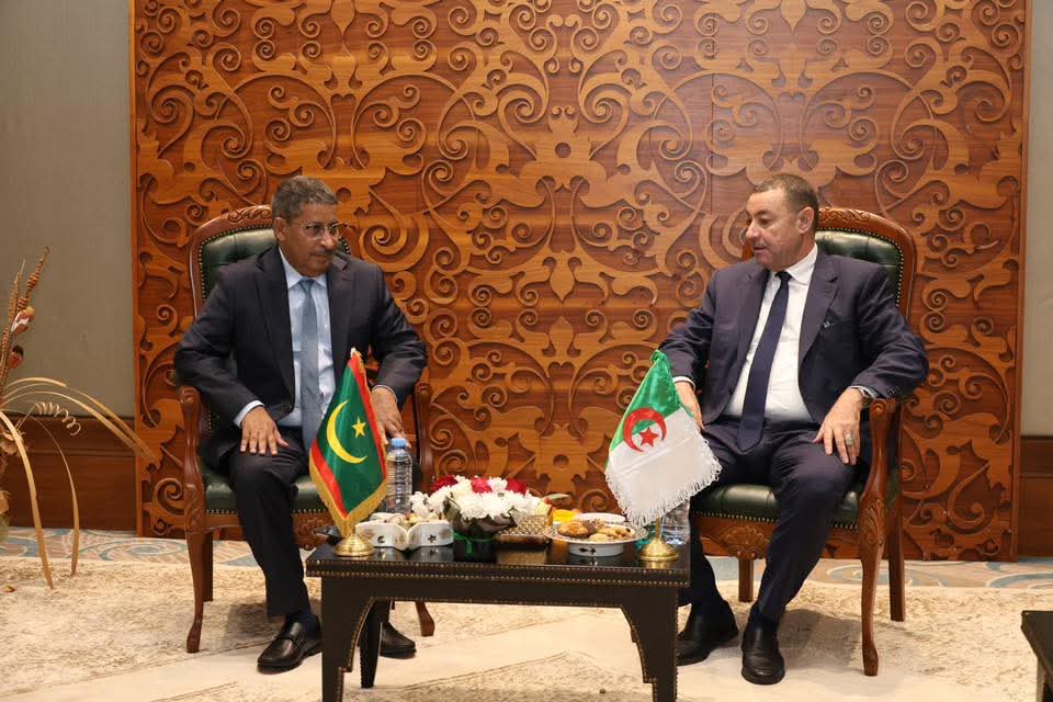 مباحثات بين الجزائر وموريتانيا لتعزيز التعاون في قطاع النقل خلال الدورة العشرين للجنة المشتركة