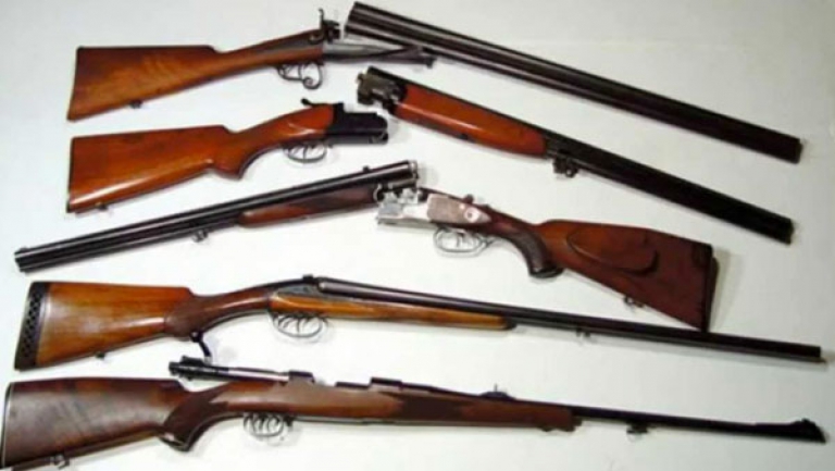 رسميا ...تقنين مهنة " السلاحي" و هذه شروط و كيفيات اقتناء و استيراد و بيع و تصليح الأسلحة و الذخيرة..