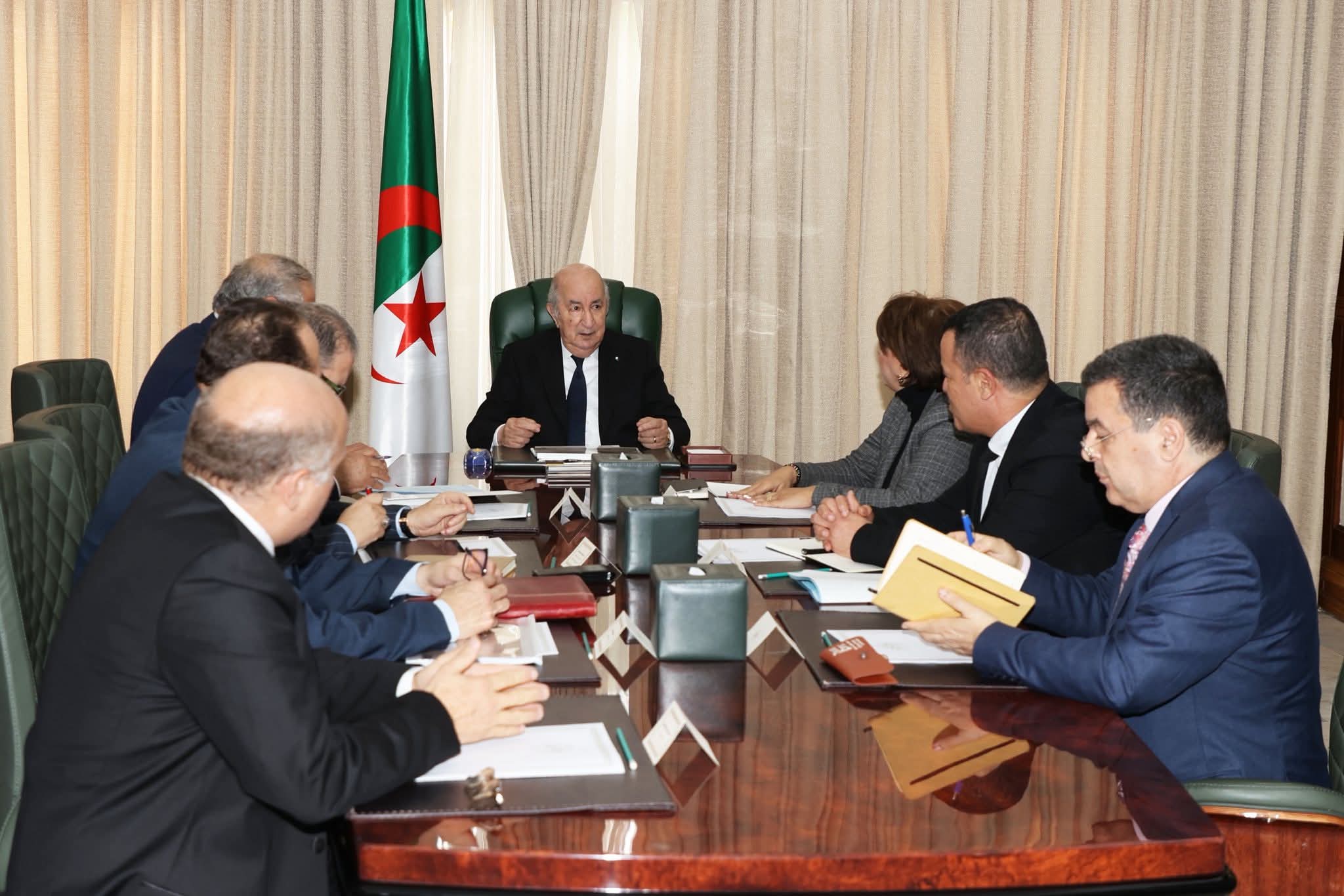 رئيس الجمهورية يترأس اجتماعًا حول مشروع فيلم الأمير عبد القادر وتعزيز الصناعة السينماتوغرافية