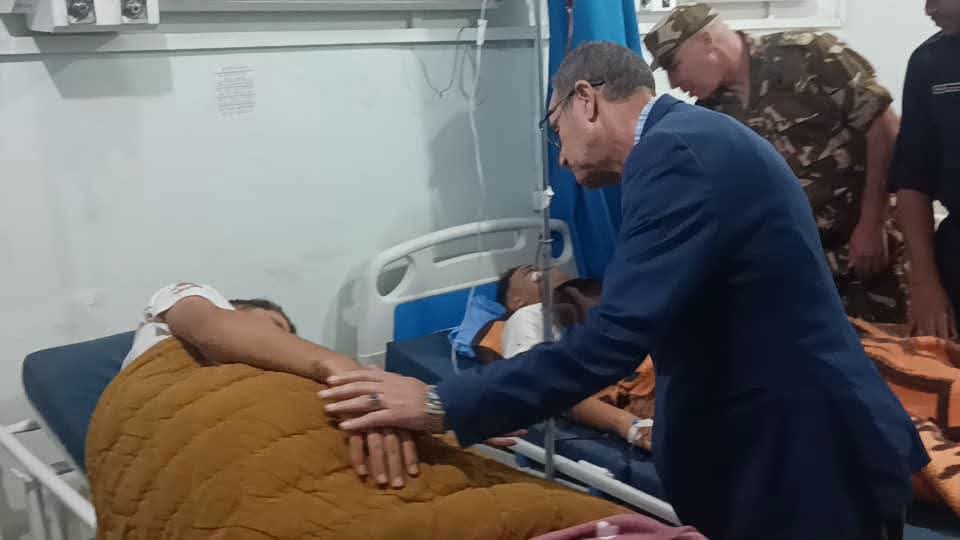 النعامة.. الأمين العام للولاية يزور مصابي حادث انقلاب الحافلة الذي خلف 6 وفيات