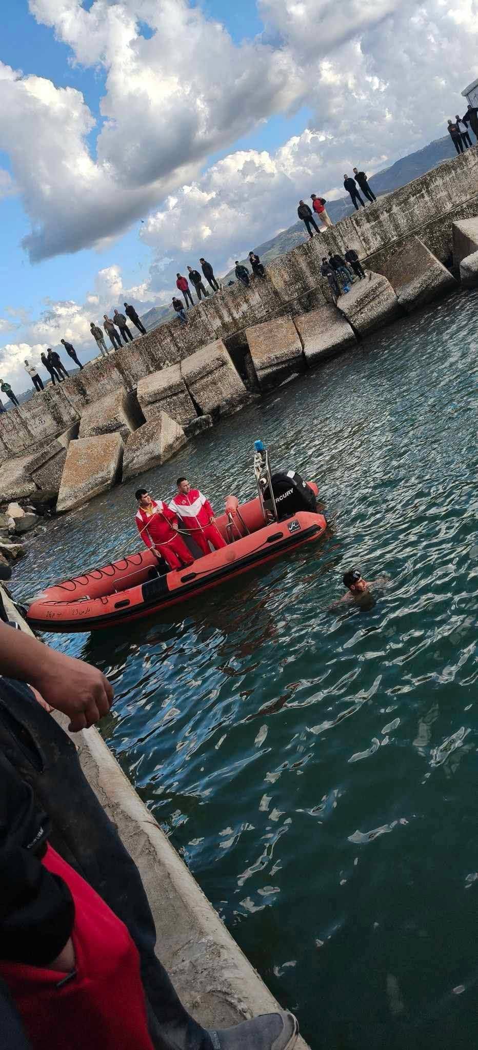 سقوط سيارة في البحر بميناء زموري بـ بومرداس وانتشال جثة الشخص الذين كان بداخلها