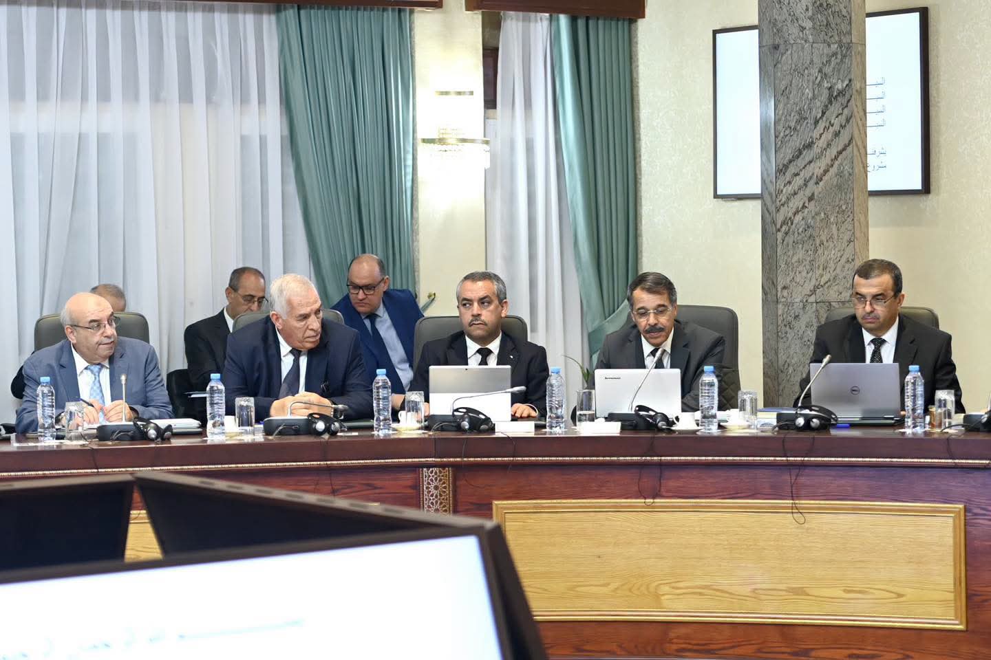 الوزير الأول يترأس اجتماعًا للحكومة لمتابعة المشاريع المنجمية الكبرى