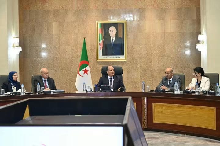 اجتماع وزاري لدراسة كيفيات انخراط الوكلاء في الآلية الجديدة للمتابعة اليومية لأسعار ووفرة المواد الاستهلاكية الأساسية
