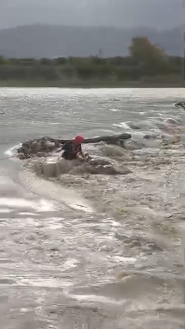 عملية إنقاذ جوية لـ3 أشخاص كانوا عالقين في واد سيباو بتيزي وزو