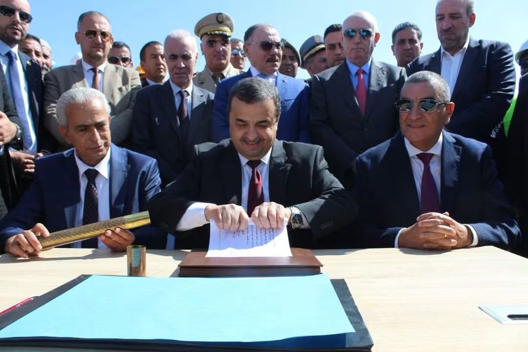 عرقاب يشرف على وضع حجر الأساس لإنجاز مركب التحويل الكيميائي للفوسفات بسوق أهراس