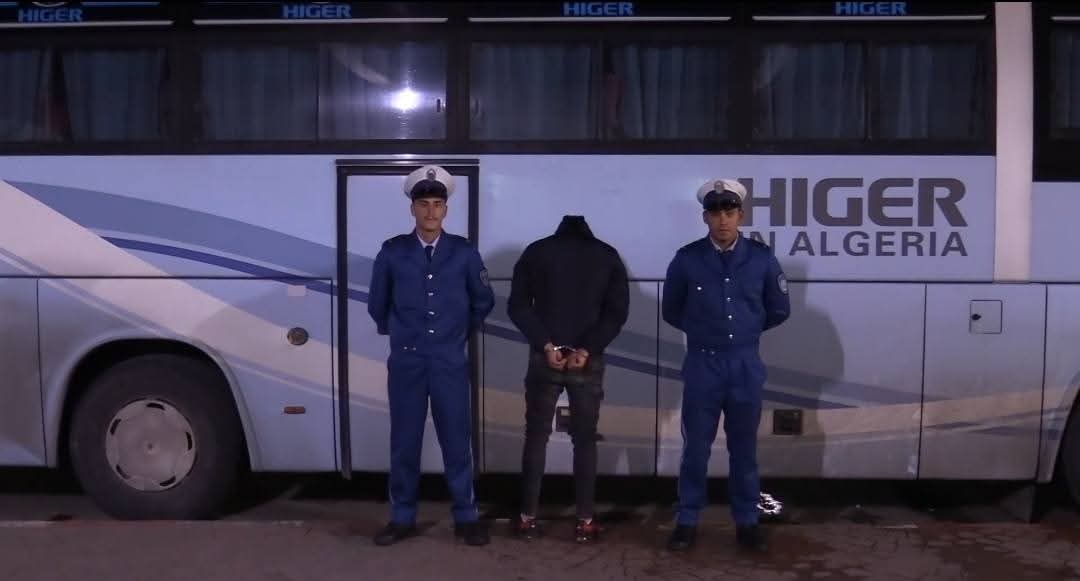 على إثر تداول مقطع فيديو عبر مواقع التواصل الاجتماعي لسائق حافلة عرض حياة الغير للخطر