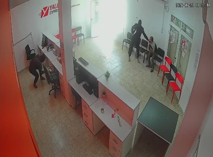 شرطة المنيعة تفك لغز سطو على مكتب توصيل وتوقف أحد المشتبه فيهم