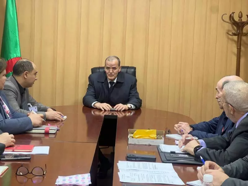 اجتماع مع ممثلي الجمعية المهنية للبنوك والمؤسسات المالية لبحث انشغالاتهم المتعلقة بالتوطين البنكي