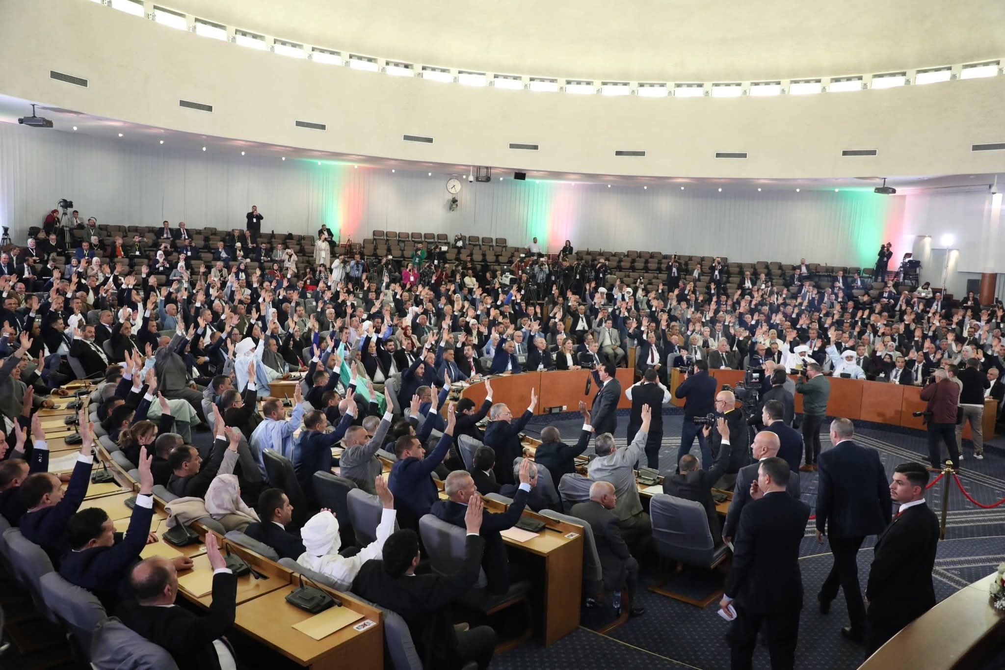 البرلمان بغرفتيه يصادق بالأغلبية على مشروع قانون التعديل التقني للدستور