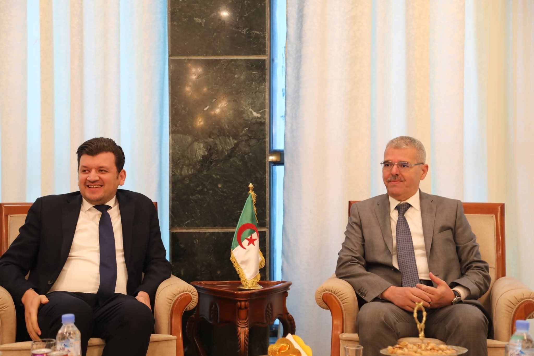 وزير الفلاحة يشرف بسيدي بلعباس على اقتناء 331 حصادة و1800 جرار وإطلاق أول دورة تكوينية في المكننة الفلاحية