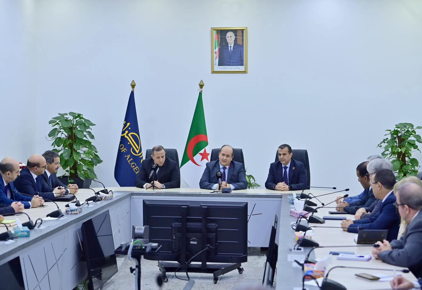 تنصيب محافظ جديد على رأس بنك الجزائر لتعزيز الاستقرار المالي