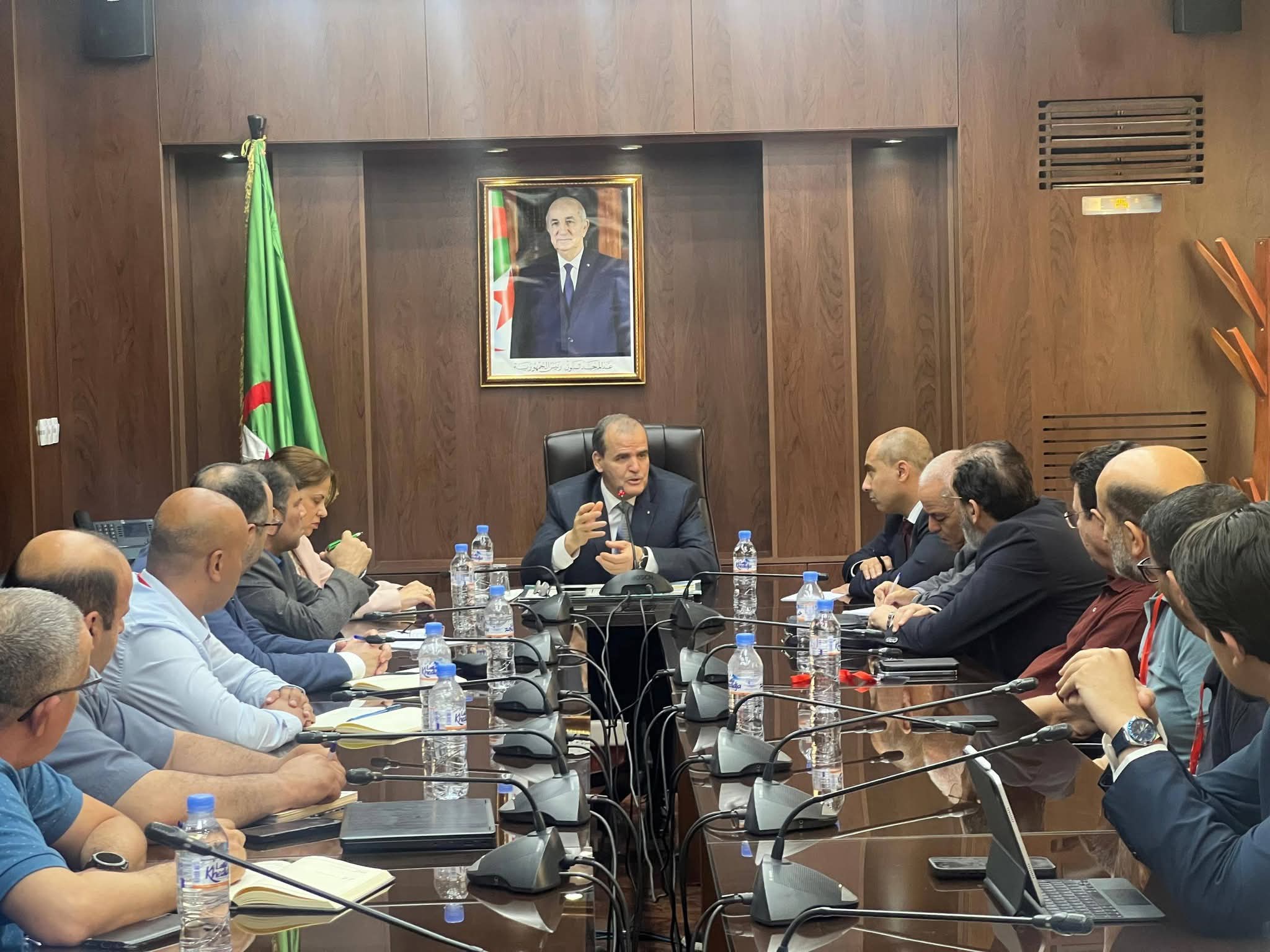 وزير التجارة الخارجية يدعو لتعزيز الإنتاج الوطني وتوسيع صادرات الأجهزة الإلكترونية
