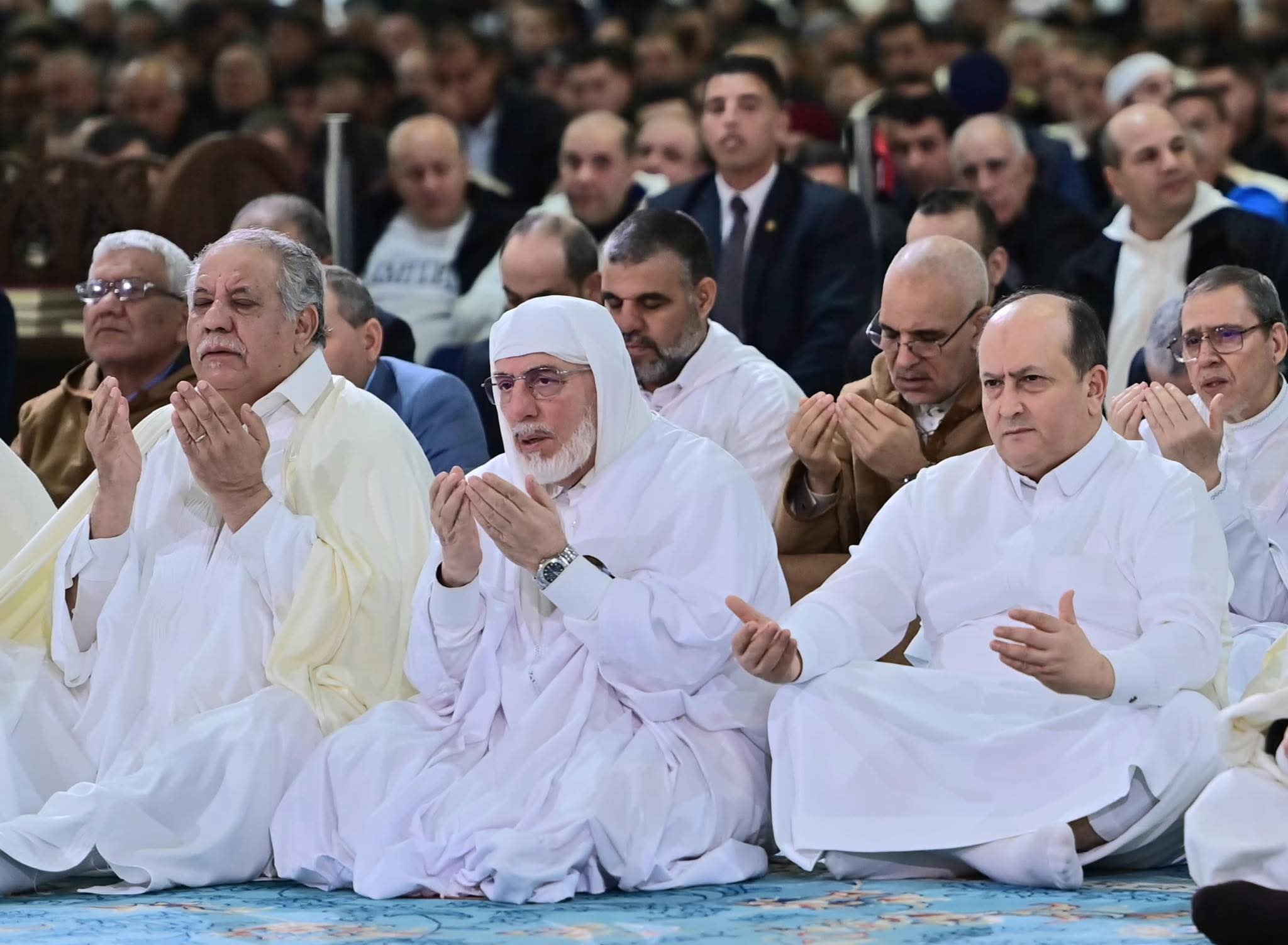 الوزير الأول يشرف على مراسم إحياء ليلة القدر المباركة من خلال حفل ديني