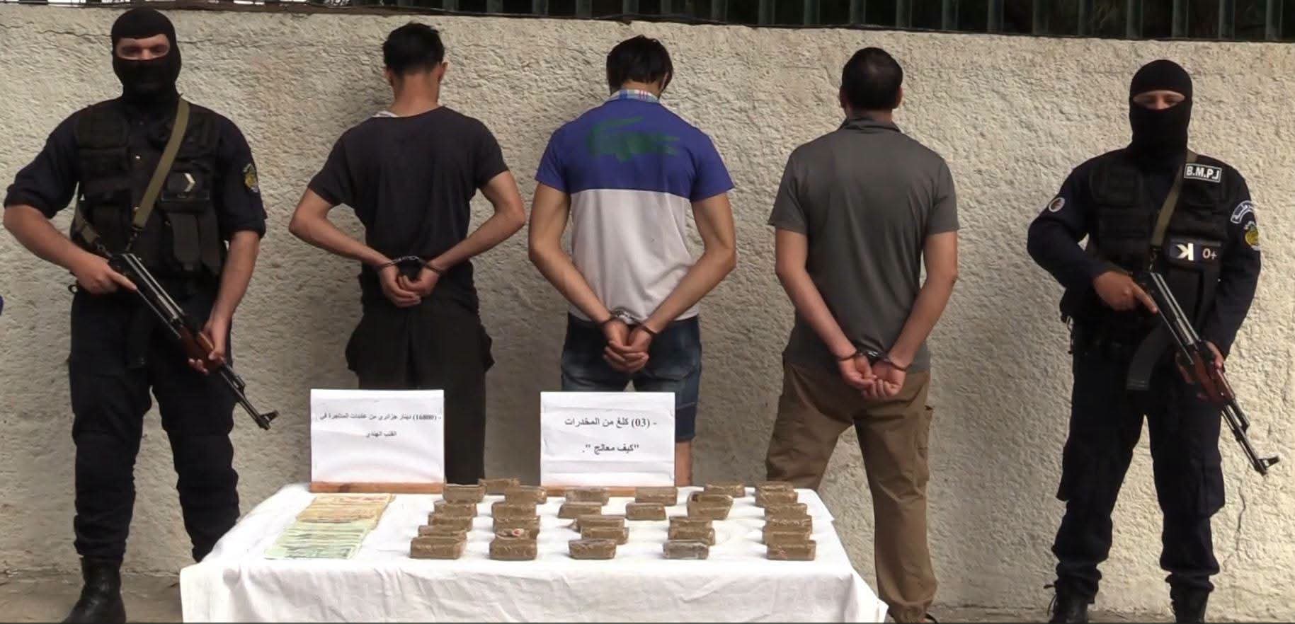 تفكيك شبكات مخدرات بالعاصمة وتوقيف 14 شخصًا وحجز 7 كلغ كيف و3570 قرصًا مهلوسًا
