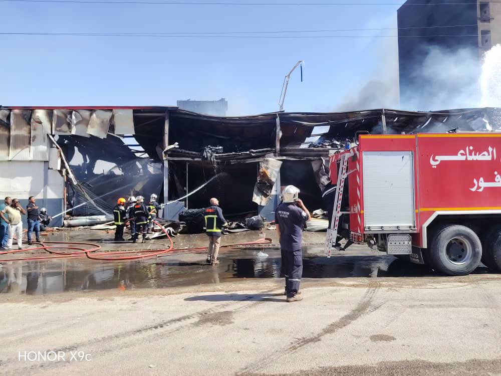 حريق مخزن بورقلة يخلف 3 وفيات وإجلاء 58 شخصًا