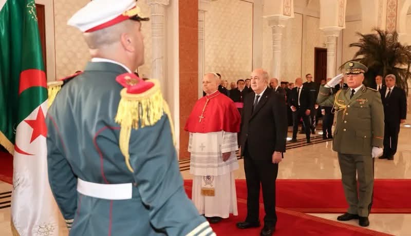 تبون وبابا الفاتيكان يصلان إلى المركز الثقافي بجامع الجزائر