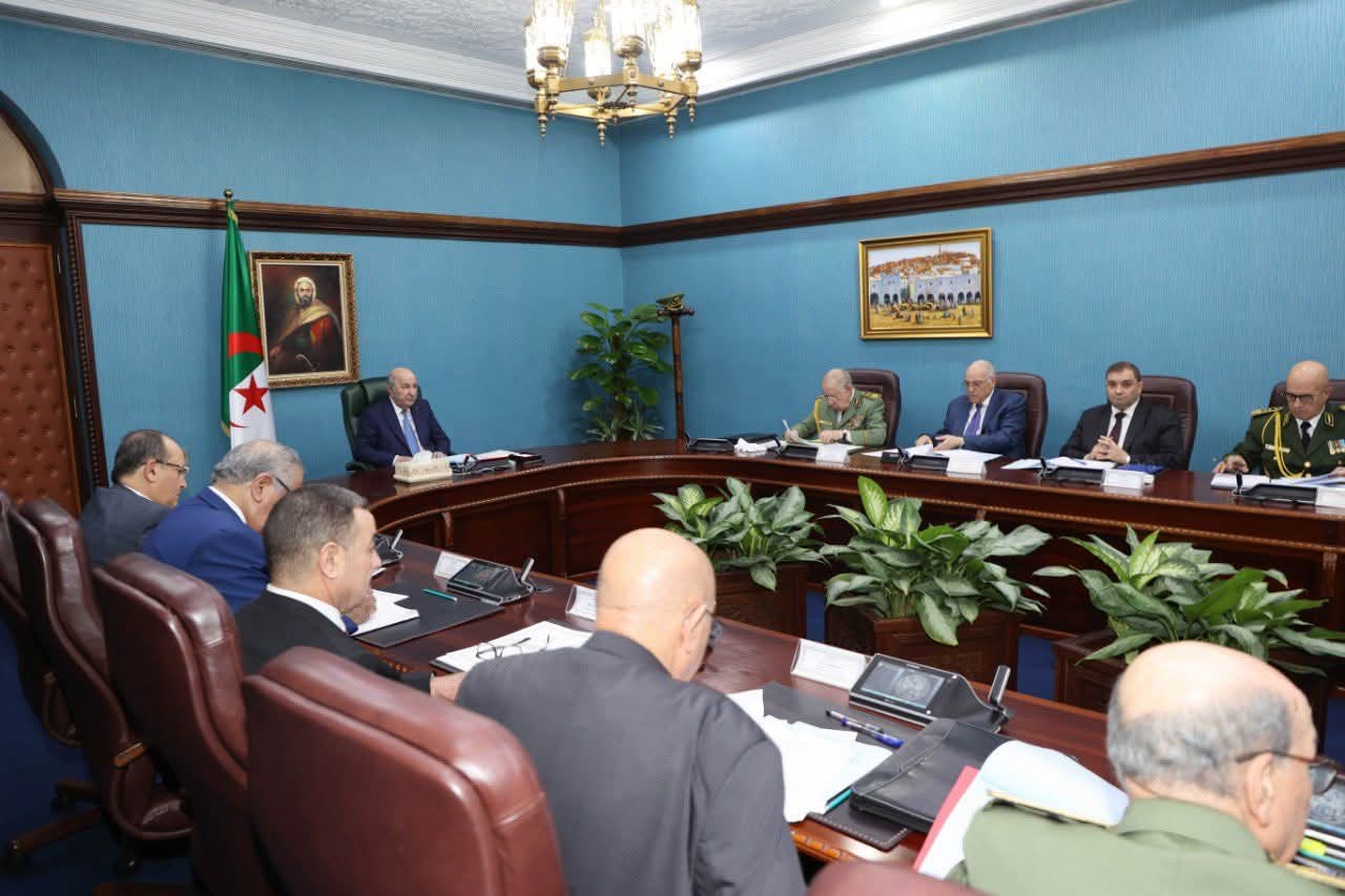 رئيس الجمهورية يترأس اجتماعا للمجلس الأعلى للأمن
