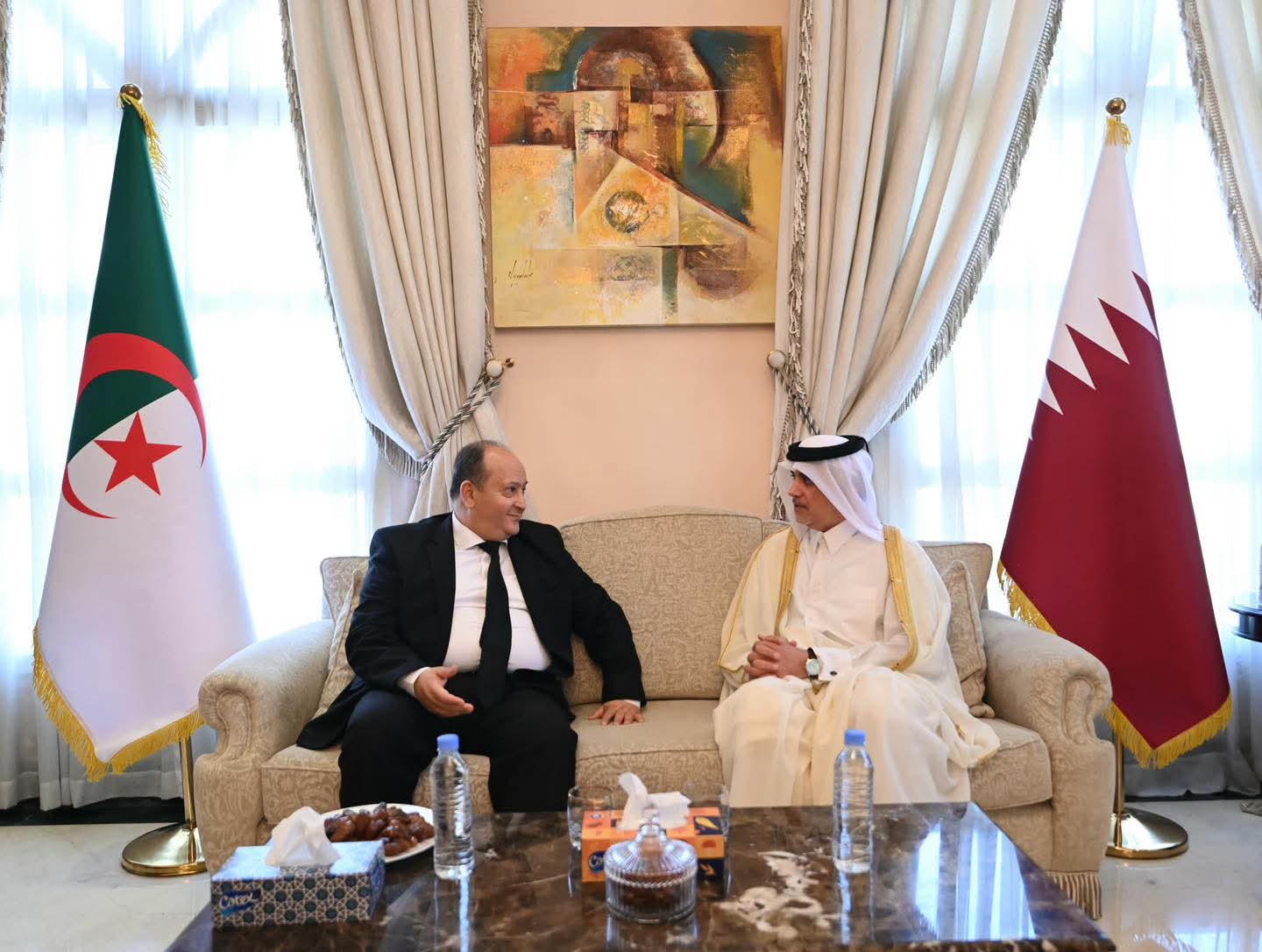 باسم الرئيس تبون.. الوزير الأول يوقّع سجل التعازي في وفاة الأمير الوالد الشيخ حمد بن خليفة آل ثاني