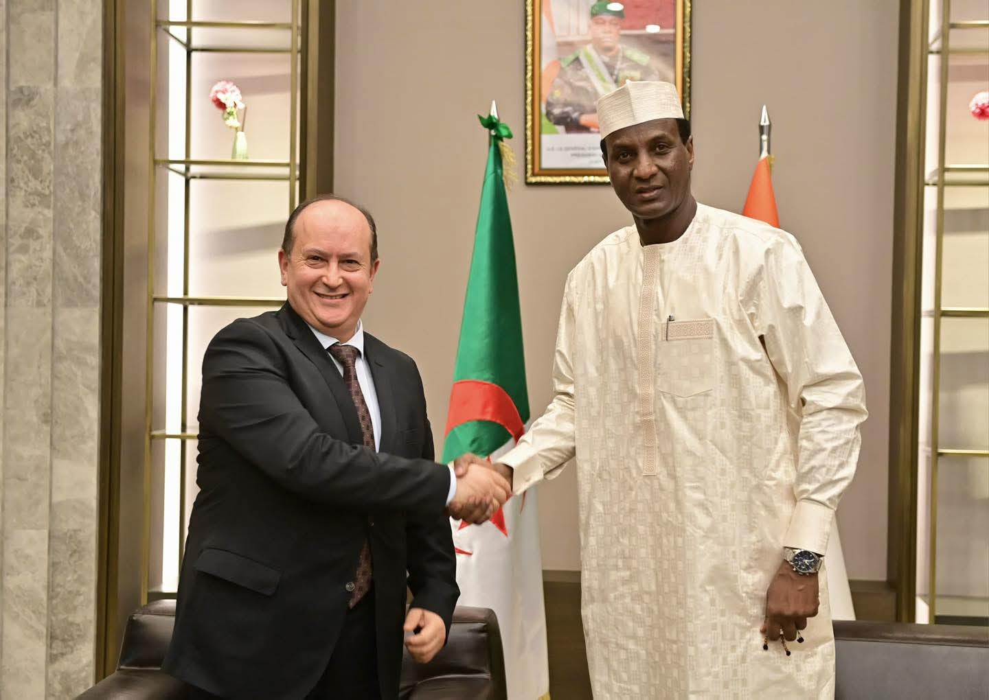 الوزير الأول يشرع في زيارة رسمية الى النيجر