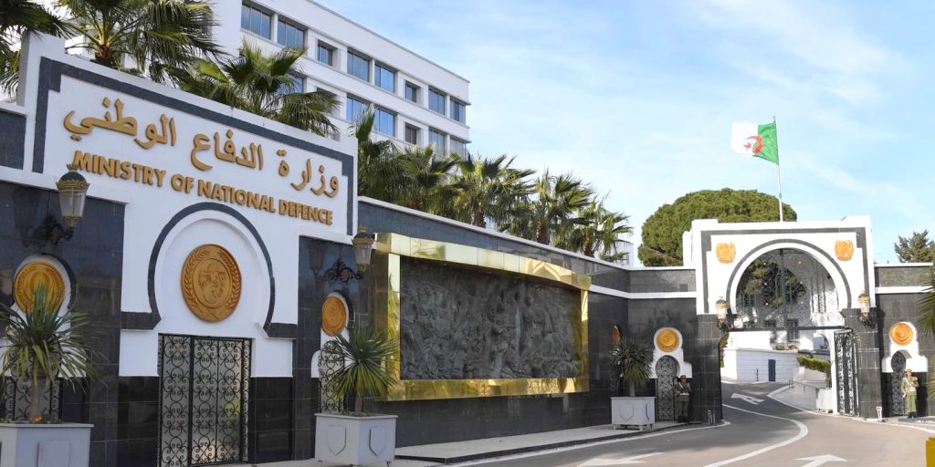 الجزائر تغلق مجالها الجوي أمام الطائرات الإماراتية