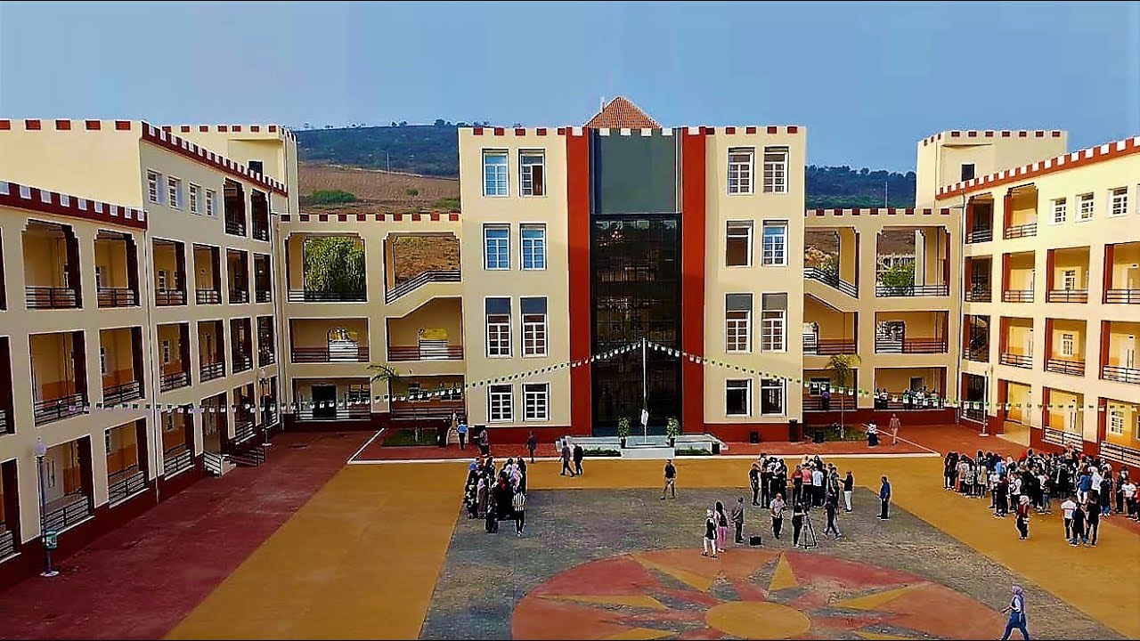 فتح المتوسطات والثانويات خلال العطلة لتقديم حصص الدعم